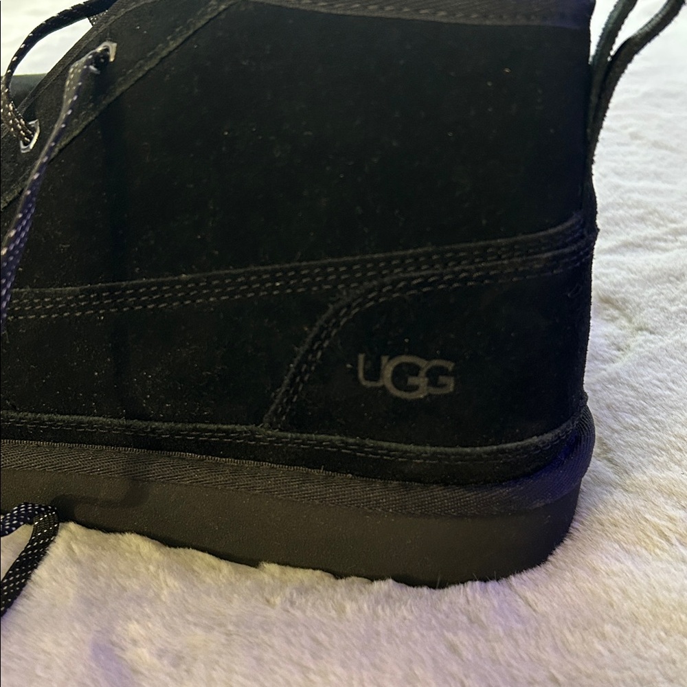 Men’s UGG Boots - Picture 2 of 5